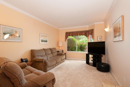 53-5531 Cornwall Drive, Richmond, BC - Indoor Photo Showing Living Room