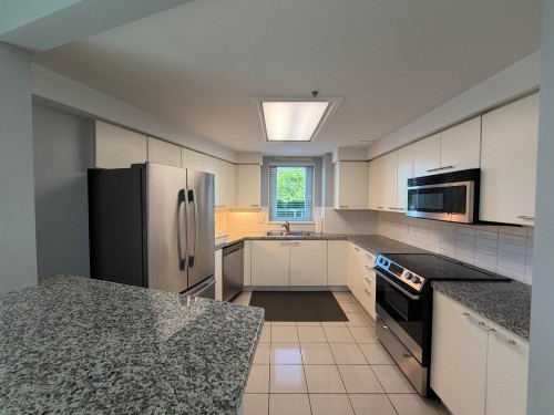 105-388 Drake Street  Vancouver, BC V6B 6A8