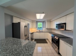 105-388 Drake Street Vancouver, BC V6B 6A8