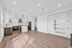 2-3344 Adanac Street  Vancouver, BC V5K 2P3