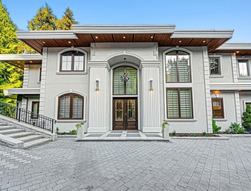 558 Glenross Road, West Vancouver, BC - Outdoor With Facade