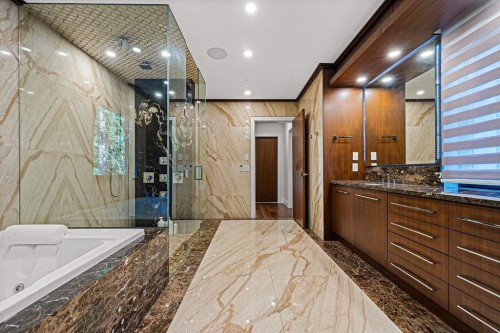 558 Glenross Road, West Vancouver, BC - Indoor Photo Showing Bathroom