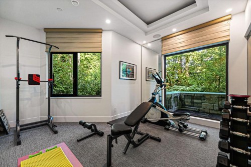 558 Glenross Road, West Vancouver, BC - Indoor Photo Showing Gym Room
