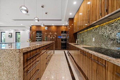 558 Glenross Road, West Vancouver, BC - Indoor Photo Showing Kitchen