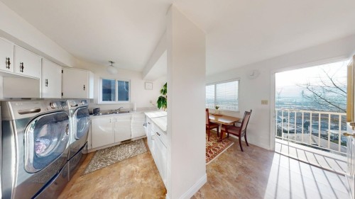 197 Warrick Street, Coquitlam, BC - Indoor Photo Showing Laundry Room