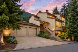 5600 Grousewoods Place  North Vancouver, BC V7R 4T4