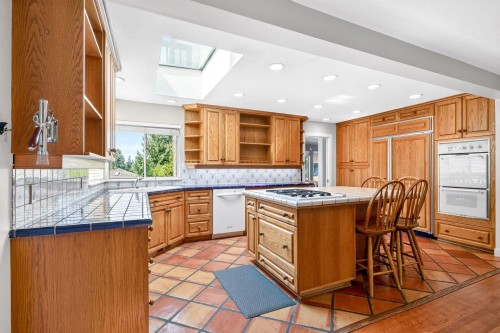 5600 Grousewoods Place, North Vancouver, BC - Indoor Photo Showing Kitchen