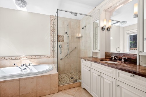 5600 Grousewoods Place, North Vancouver, BC - Indoor Photo Showing Bathroom