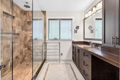 5600 Grousewoods Place, North Vancouver, BC - Indoor Photo Showing Bathroom
