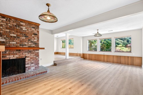 5600 Grousewoods Place, North Vancouver, BC - Indoor Photo Showing Living Room With Fireplace