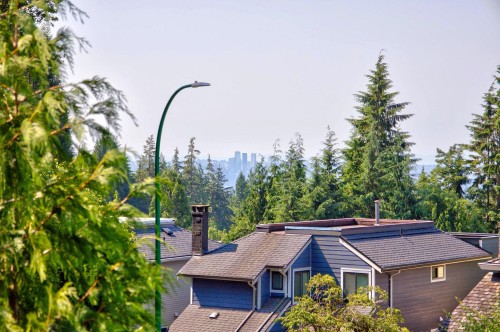 5600 Grousewoods Place, North Vancouver, BC - Outdoor
