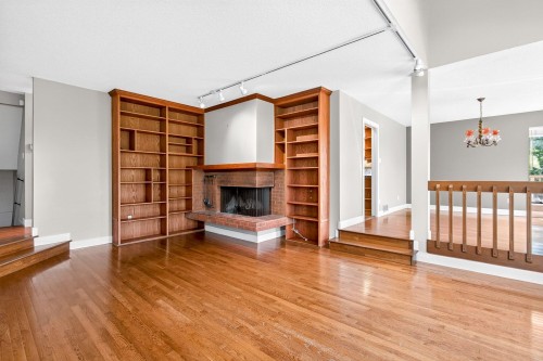 5600 Grousewoods Place, North Vancouver, BC - Indoor With Fireplace