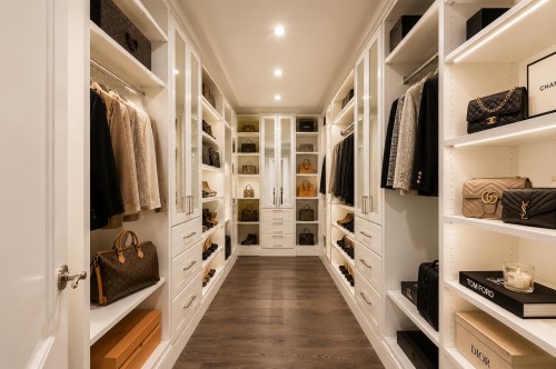5711 Riverdale Drive, Richmond, BC - Indoor With Storage