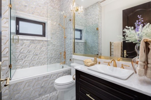8483 Wiltshire Street, Vancouver, BC - Indoor Photo Showing Bathroom
