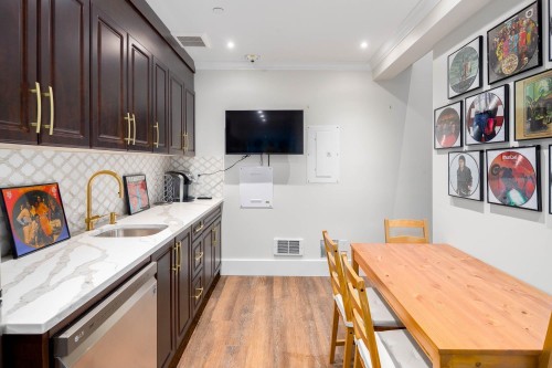 8483 Wiltshire Street, Vancouver, BC - Indoor Photo Showing Kitchen