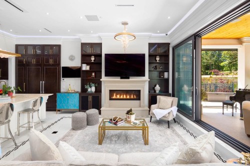 8483 Wiltshire Street, Vancouver, BC - Indoor With Fireplace