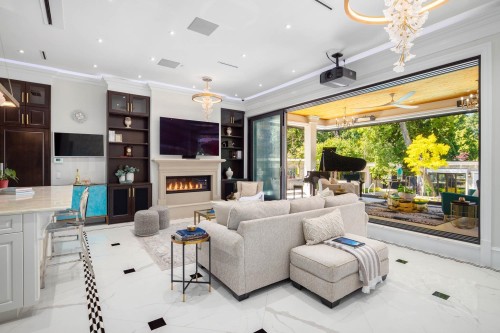 8483 Wiltshire Street, Vancouver, BC - Indoor With Fireplace