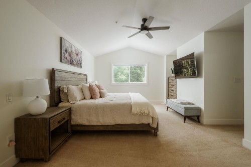 13478 229 Loop, Maple Ridge, BC - Indoor Photo Showing Bedroom