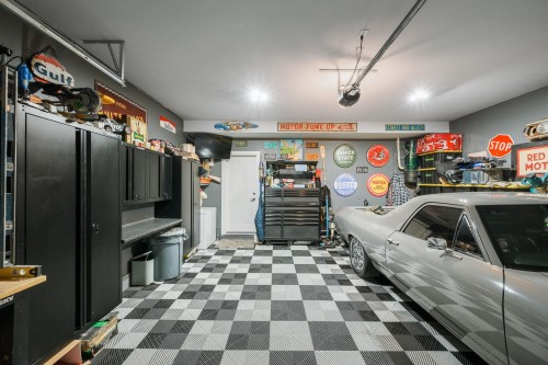 13478 229 Loop, Maple Ridge, BC - Indoor Photo Showing Garage