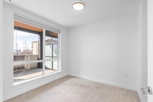 202-108 8Th Street E, North Vancouver, BC - Indoor Photo Showing Other Room