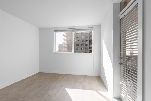 202-108 8Th Street E, North Vancouver, BC - Indoor Photo Showing Other Room