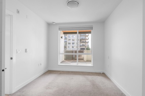 202-108 8Th Street E, North Vancouver, BC - Indoor Photo Showing Other Room