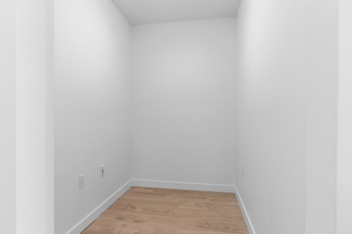 202-108 8Th Street E, North Vancouver, BC - Indoor Photo Showing Other Room