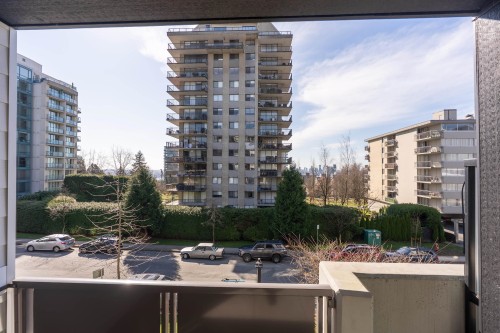 202-108 8Th Street E, North Vancouver, BC - Outdoor With Balcony With Facade
