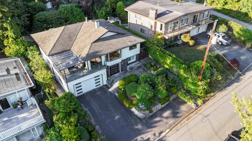 212 Balmoral Road W North Vancouver, BC V7N 2T8