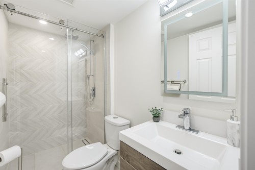 212 Balmoral Road W, North Vancouver, BC - Indoor Photo Showing Bathroom