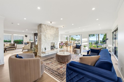 212 Balmoral Road W, North Vancouver, BC - Indoor Photo Showing Living Room With Fireplace
