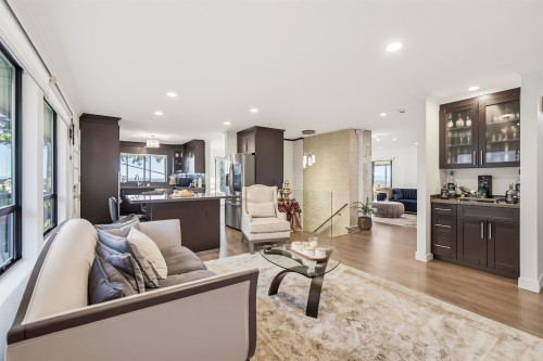 212 Balmoral Road W, North Vancouver, BC - Indoor Photo Showing Living Room