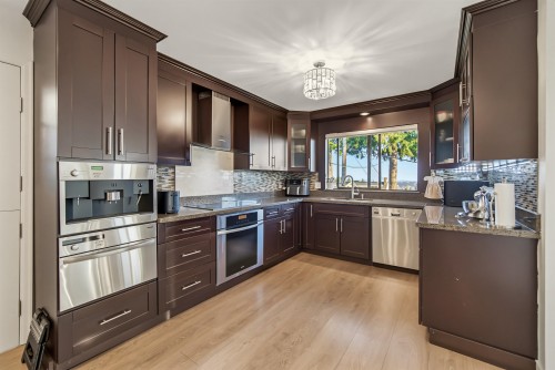 212 Balmoral Road W, North Vancouver, BC - Indoor Photo Showing Kitchen With Upgraded Kitchen