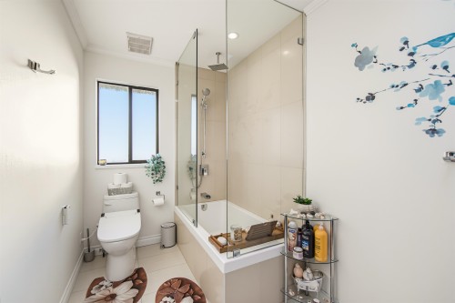 212 Balmoral Road W, North Vancouver, BC - Indoor Photo Showing Bathroom