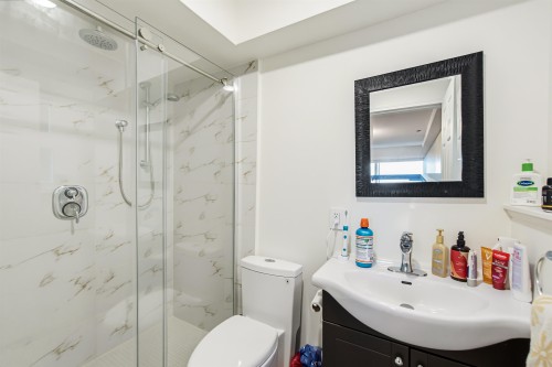 212 Balmoral Road W, North Vancouver, BC - Indoor Photo Showing Bathroom