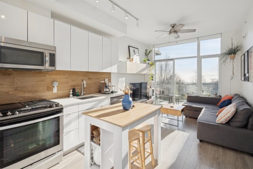 208-200 Nelson's Crescent  New Westminster, BC V3L 0H4
