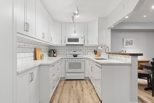 A102-4811 53 Street, Delta, BC - Indoor Photo Showing Kitchen With Upgraded Kitchen