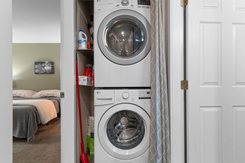 A102-4811 53 Street, Delta, BC - Indoor Photo Showing Laundry Room