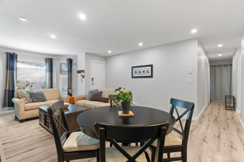 A102-4811 53 Street, Delta, BC - Indoor Photo Showing Dining Room