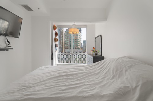 1202-1455 Howe, Vancouver, BC - Indoor Photo Showing Bedroom