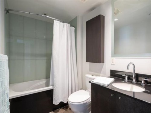 1202-1455 Howe, Vancouver, BC - Indoor Photo Showing Bathroom