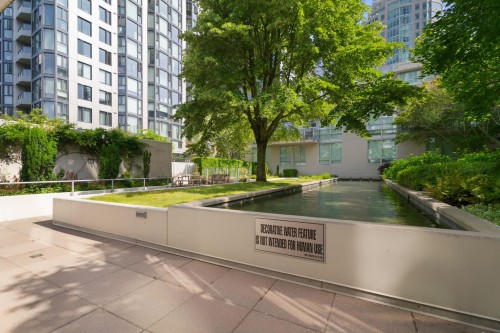 1202-1455 Howe, Vancouver, BC - Outdoor