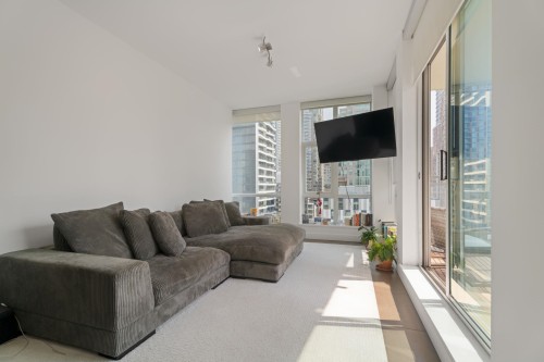 1202-1455 Howe, Vancouver, BC - Indoor Photo Showing Living Room