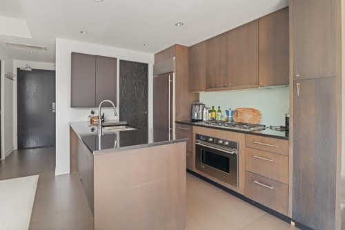 1202-1455 Howe, Vancouver, BC - Indoor Photo Showing Kitchen