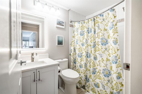 P02-223 Mountain Highway, North Vancouver, BC - Indoor Photo Showing Bathroom