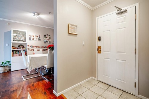 P02-223 Mountain Highway, North Vancouver, BC - Indoor Photo Showing Other Room