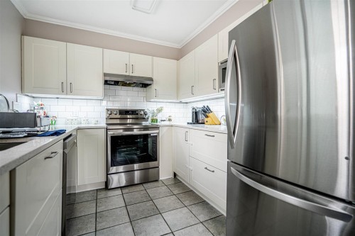 P02-223 Mountain Highway, North Vancouver, BC - Indoor Photo Showing Kitchen