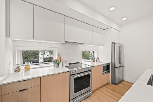 213-1306 Laval Square, Coquitlam, BC - Indoor Photo Showing Kitchen With Upgraded Kitchen