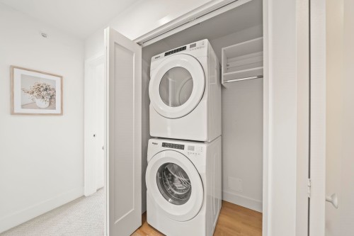 213-1306 Laval Square, Coquitlam, BC - Indoor Photo Showing Laundry Room