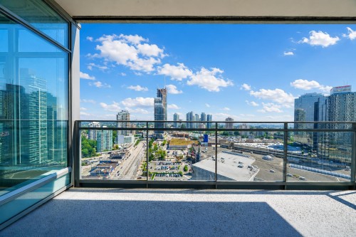 2709-4688 Kingsway  Burnaby, BC V5H 0E9